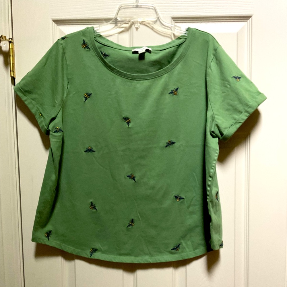 Bee lovers, embroidered cotton tee